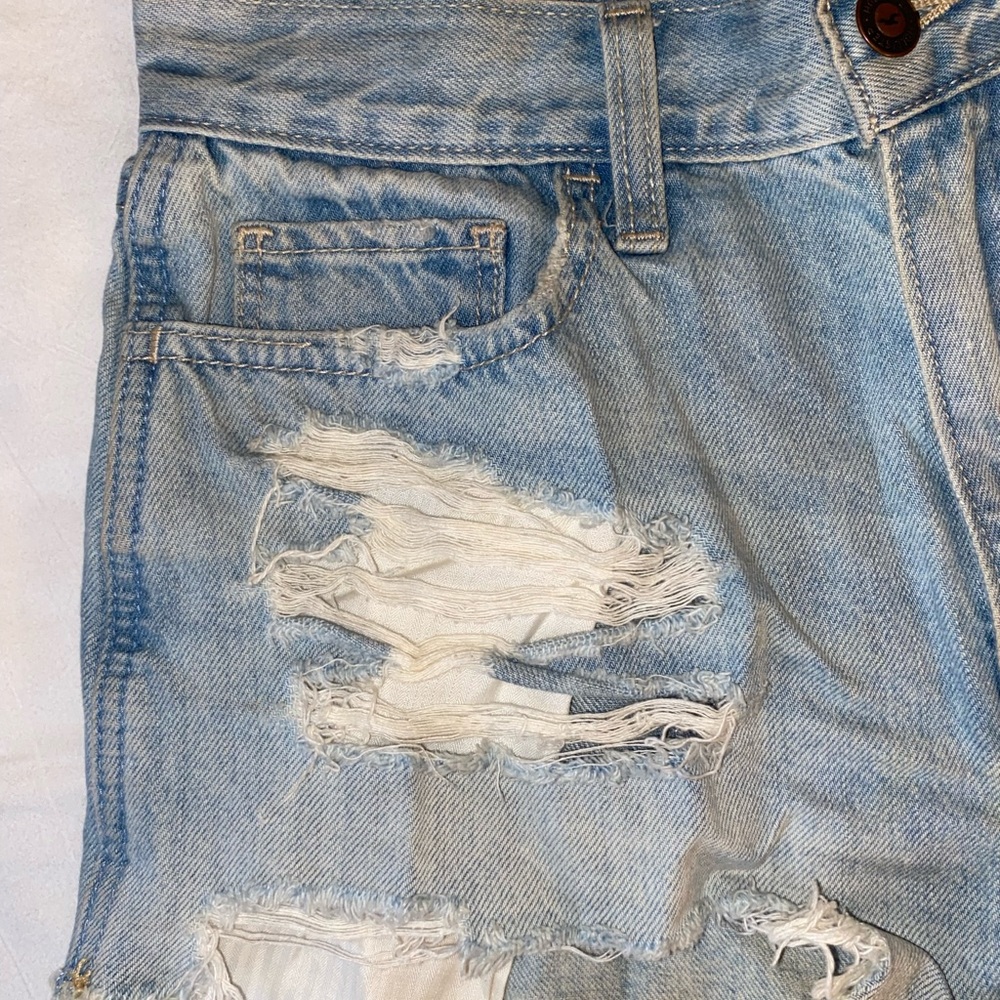 SIZE 25 DENIM SHORTS WITH ROSE DETAIL - Picture 4 of 6